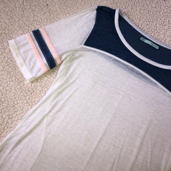 Short Sleeve Top - Picture 2 of 4